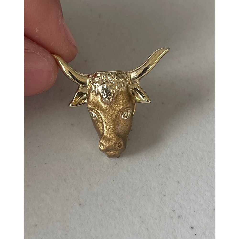 Gold Tone Longhorn Bull Head Lapel Pin Western Steer Animal Hat Tie Tac